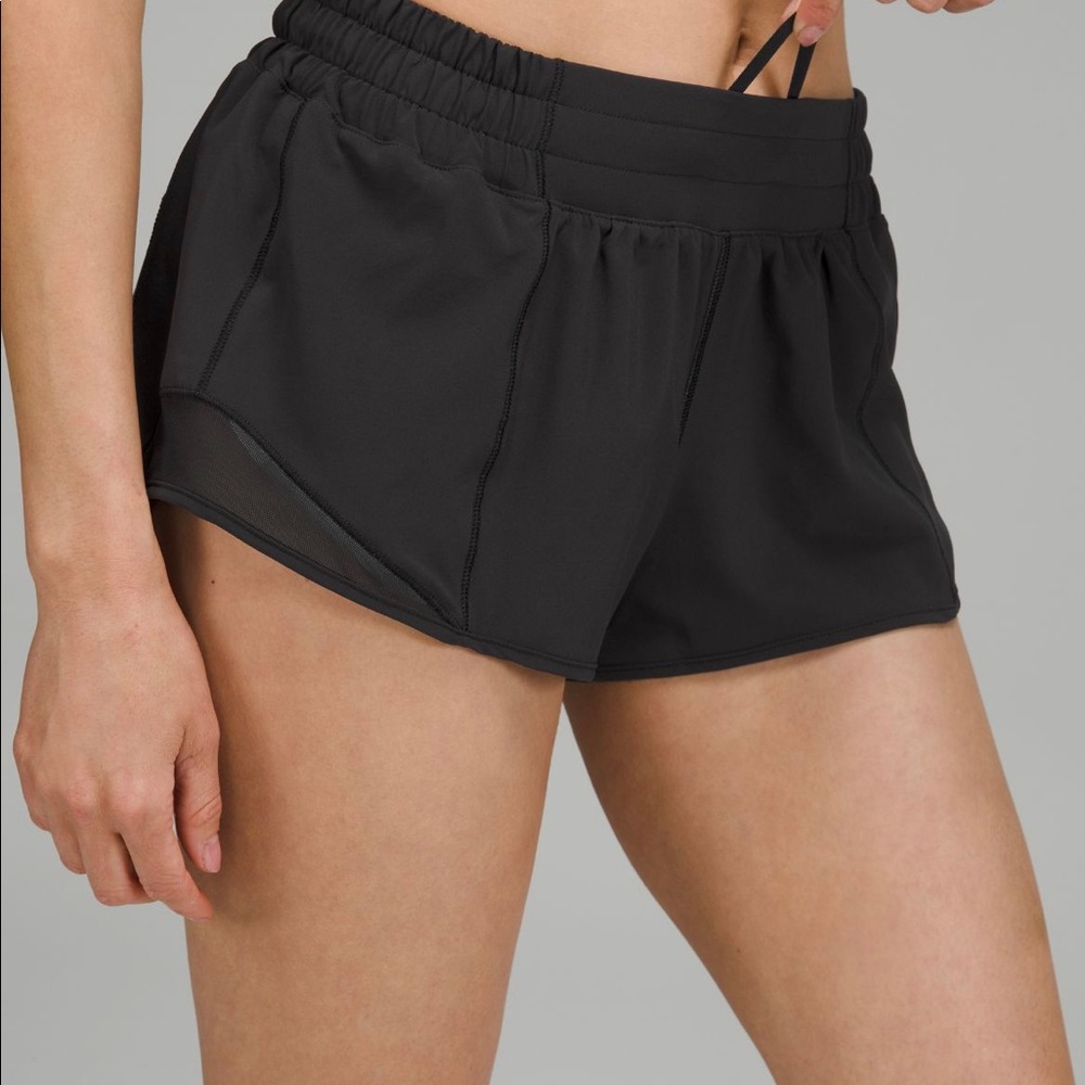 Lululemon hotty hot low-rise lined short 2.5